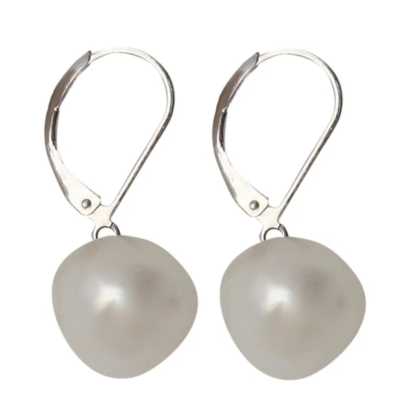 304-01-S | WHITE BAM BAM DANGLE EARRING ON SILVER