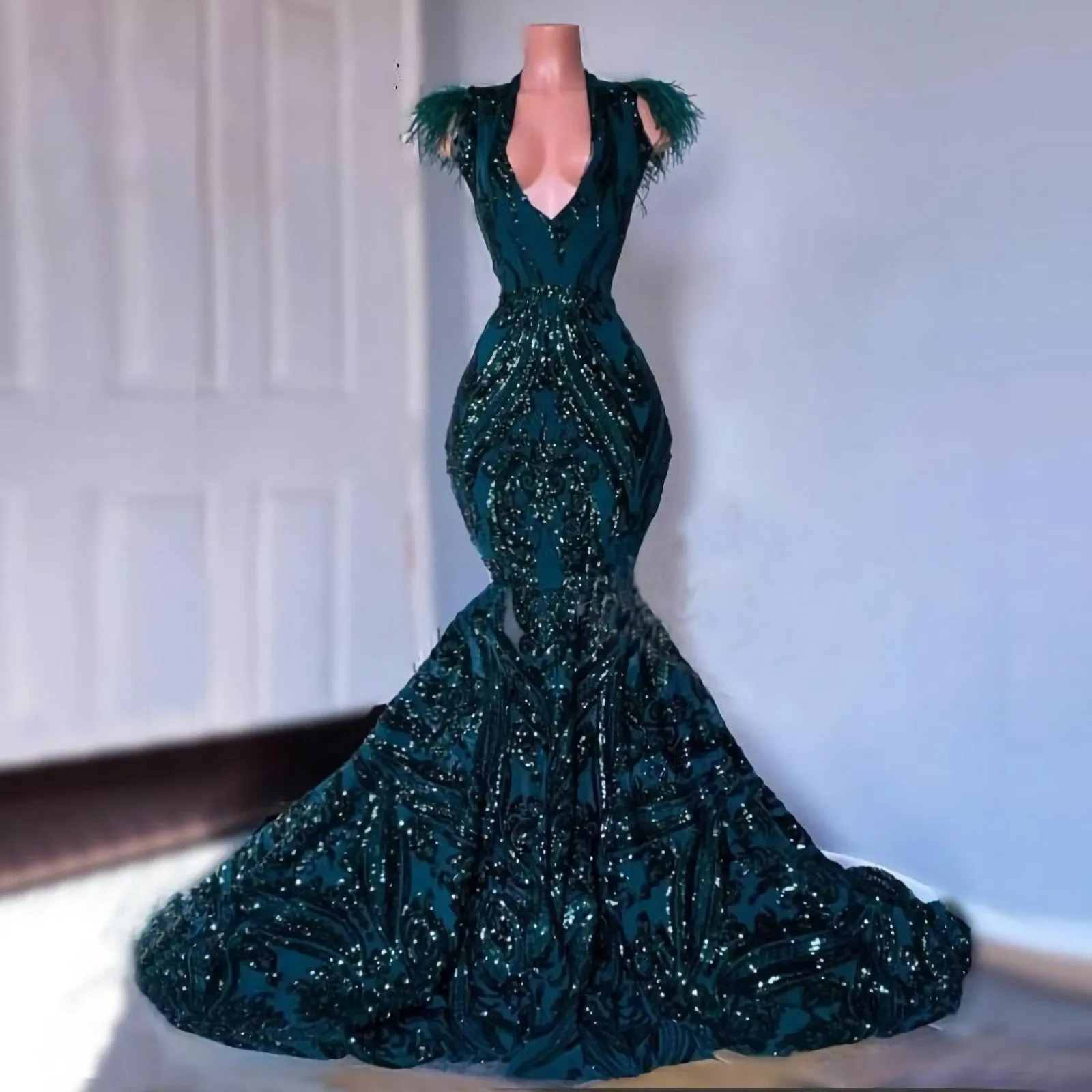 Dark Green Sequined Mermaid Prom Dresses 2025 For African Black Girls Court Train Feather V Neck Sexy Formal Party Gowns