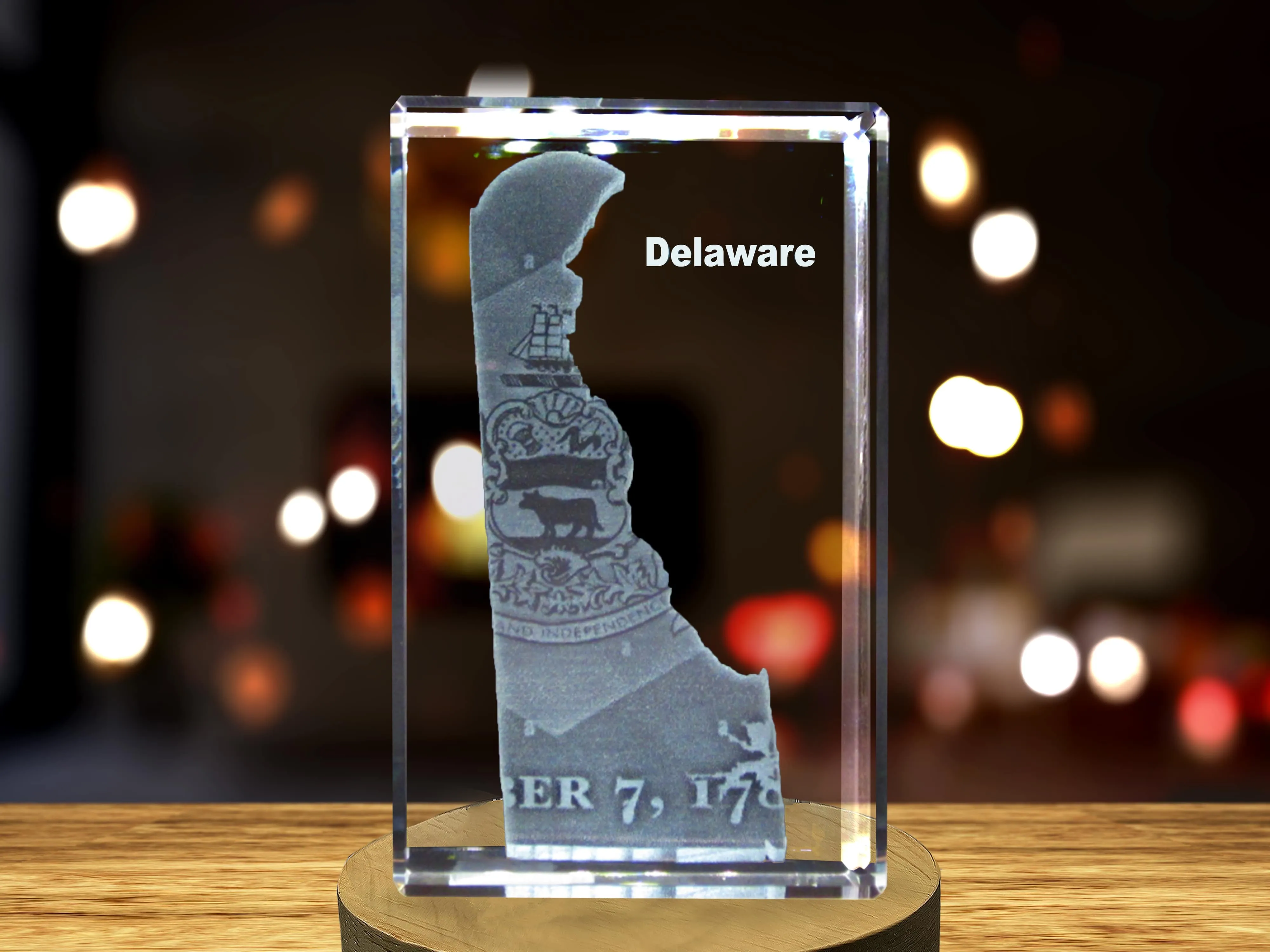 Delaware 3D Engraved Crystal 3D Engraved Crystal Keepsake/Gift/Decor/Collectible/Souvenir