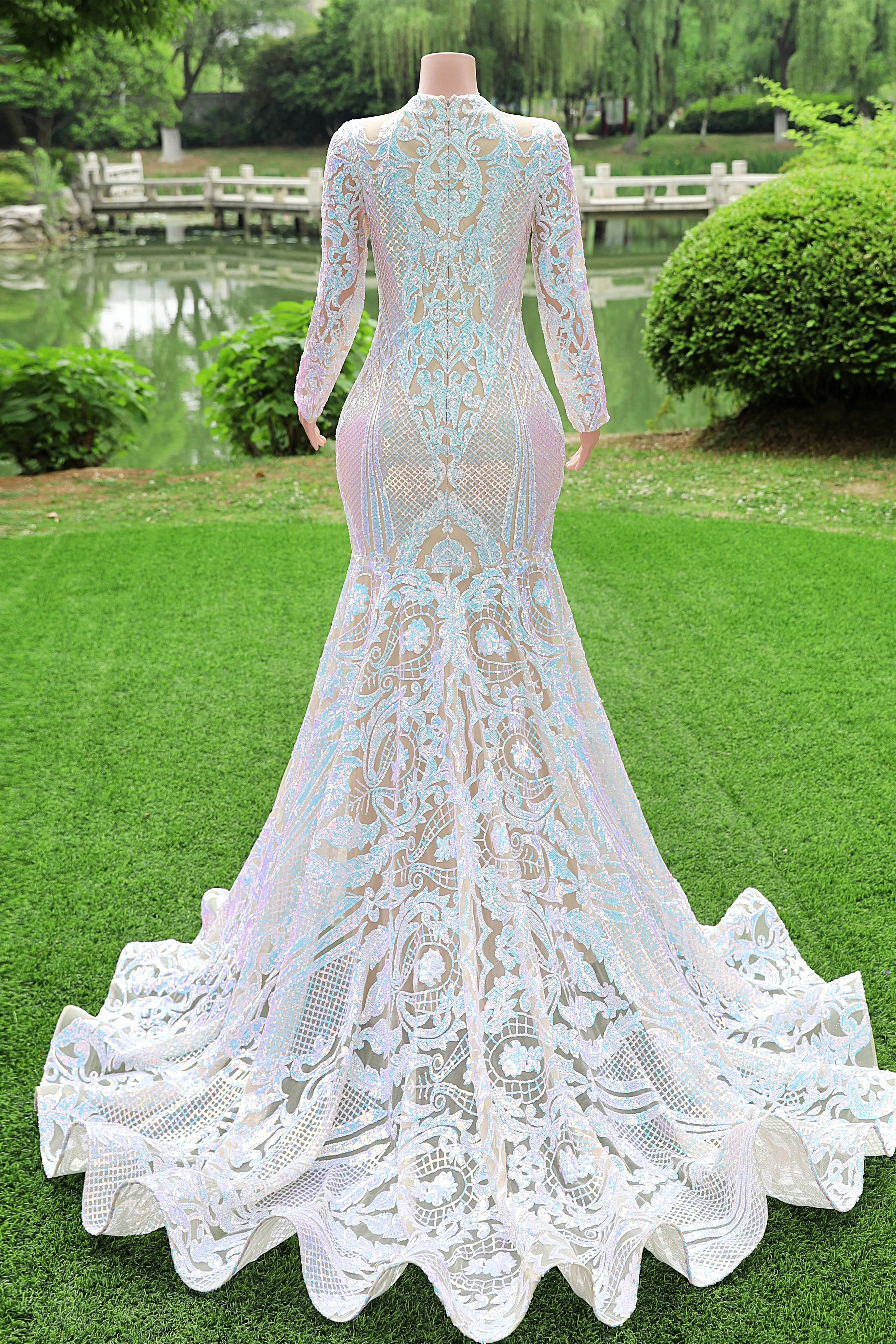 Long Sleeves Sequins Mermaid Prom Dresses Iridescent Shower Party V Neck Evening Dress Chapel Train