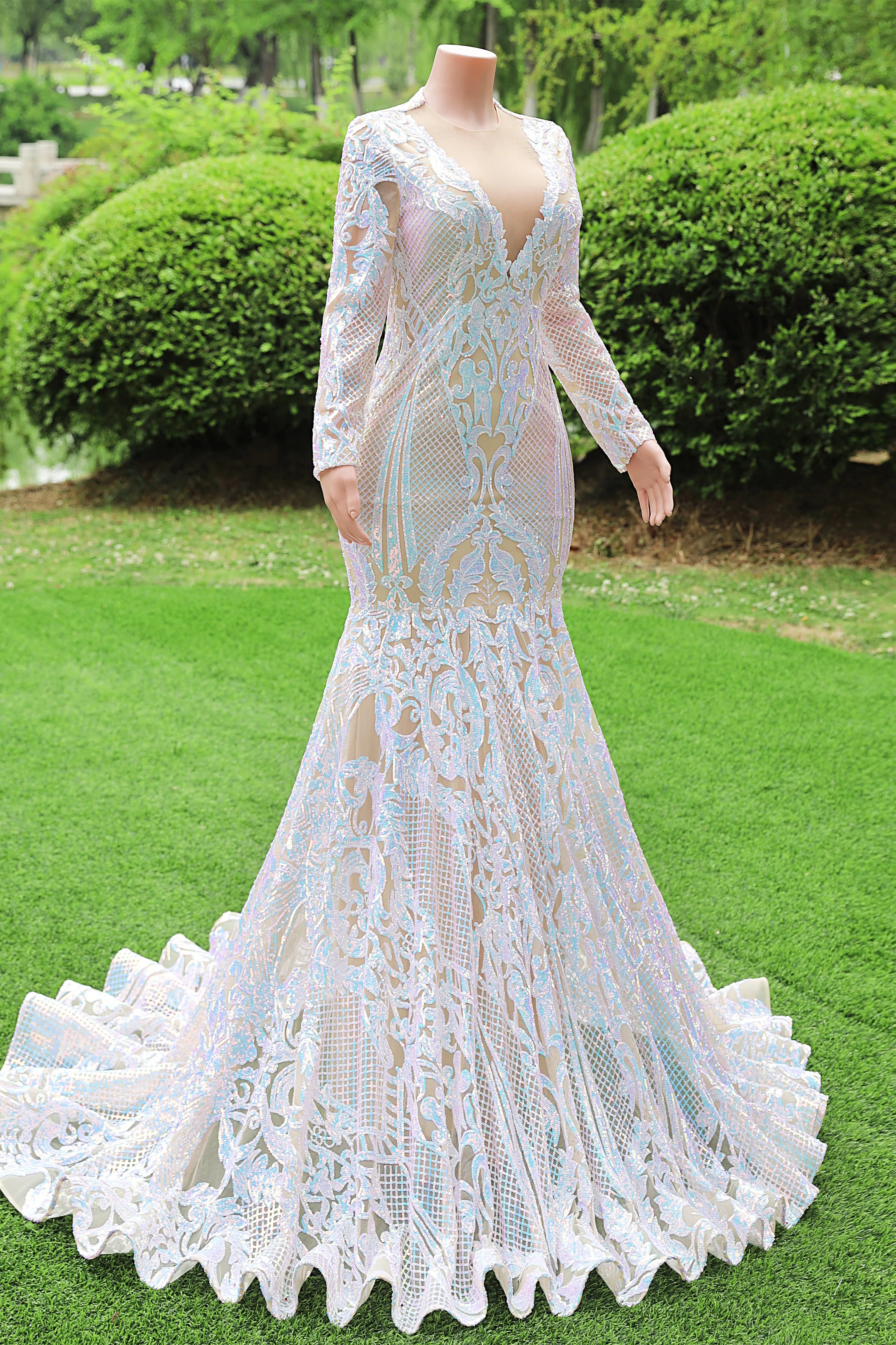 Long Sleeves Sequins Mermaid Prom Dresses Iridescent Shower Party V Neck Evening Dress Chapel Train