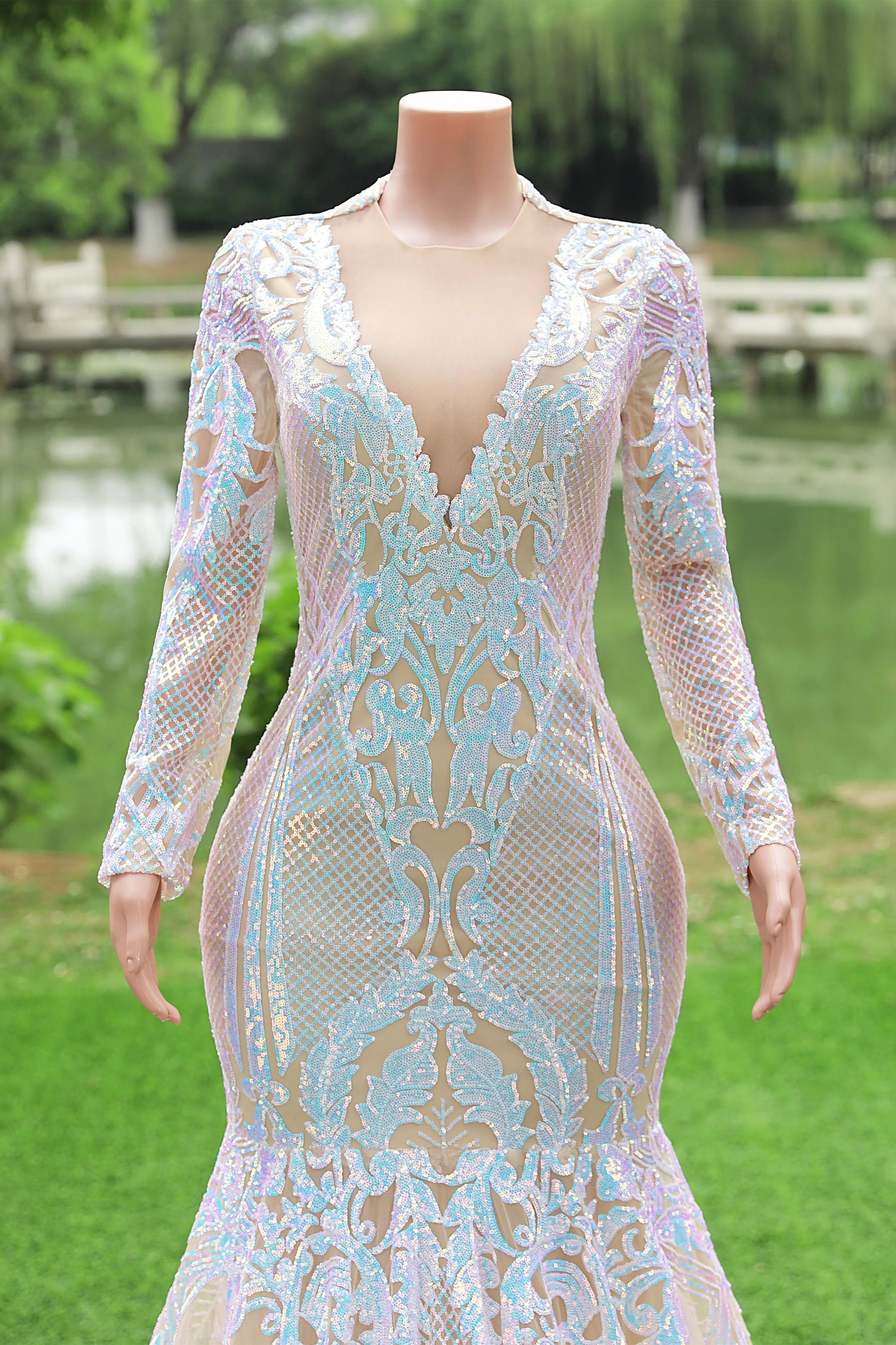 Long Sleeves Sequins Mermaid Prom Dresses Iridescent Shower Party V Neck Evening Dress Chapel Train